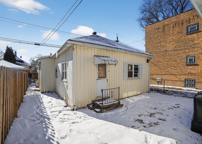 5653 W Leland Avenue