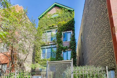 Photo of 819 N Damen Avenue #2, Chicago, IL 60622 (MLS # 12496191)