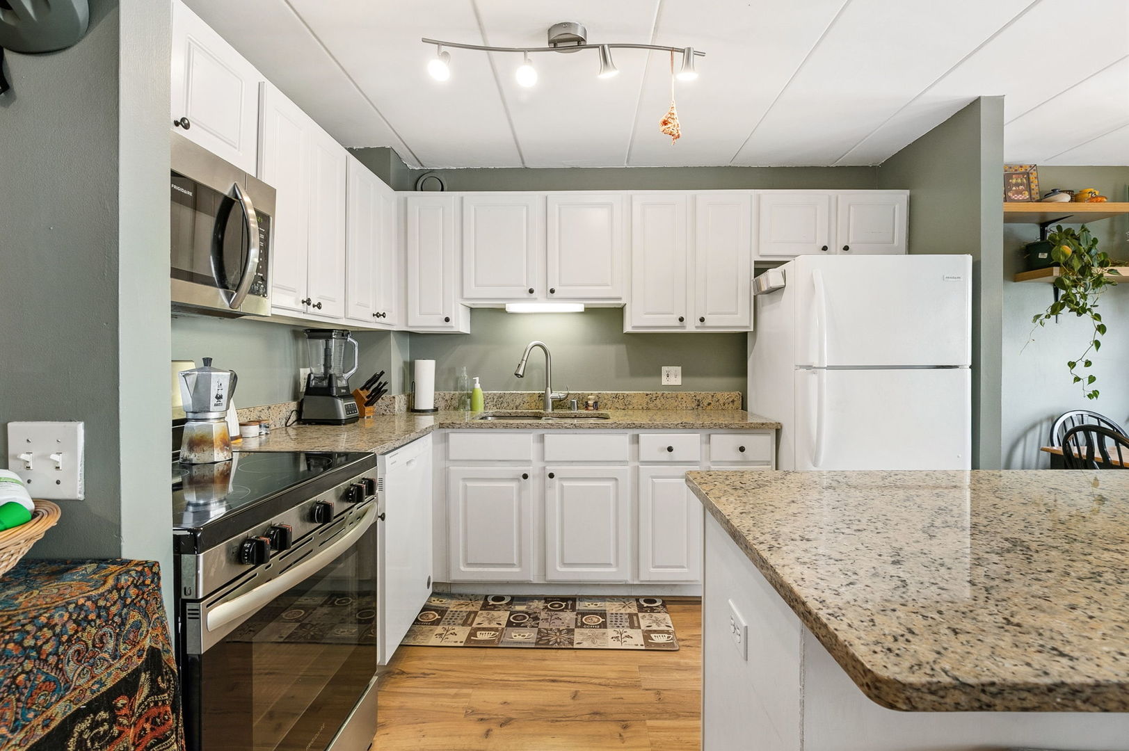 711 W Gordon Terrace 105