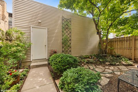 Tiny photo for 819 N Damen Avenue #2, Chicago, IL 60622 (MLS # 12492936)