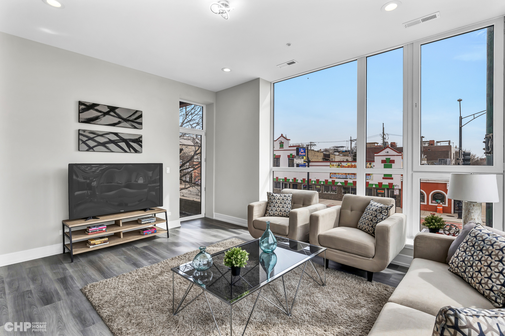 2406 W Armitage Avenue 404
