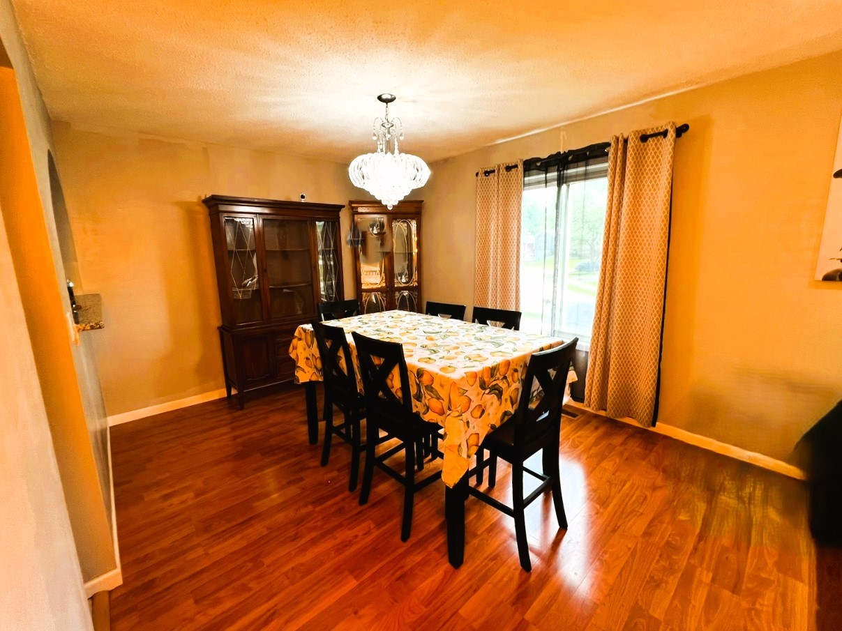 884 Lakeside Drive