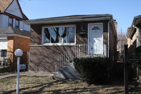 Tiny photo for 10020 S Union Avenue, Chicago, IL 60628 (MLS # 12539006)