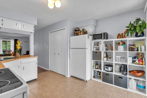 Tiny photo for 672 Daisy Lane #312, Roselle, IL 60172 (MLS # 12460120)