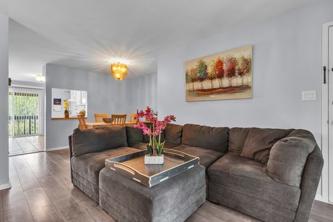 Tiny photo for 672 Daisy Lane #312, Roselle, IL 60172 (MLS # 12460120)