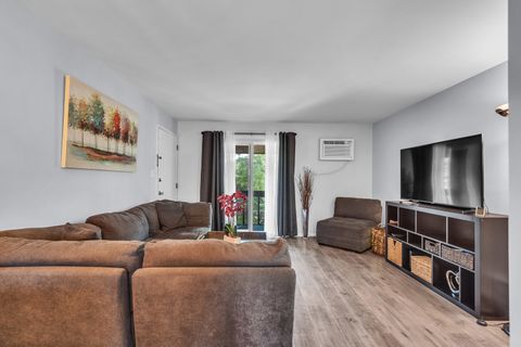 Tiny photo for 672 Daisy Lane #312, Roselle, IL 60172 (MLS # 12460120)