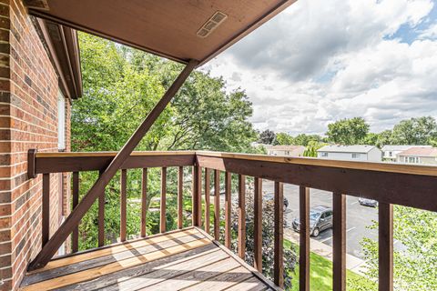 Tiny photo for 672 Daisy Lane #312, Roselle, IL 60172 (MLS # 12460120)