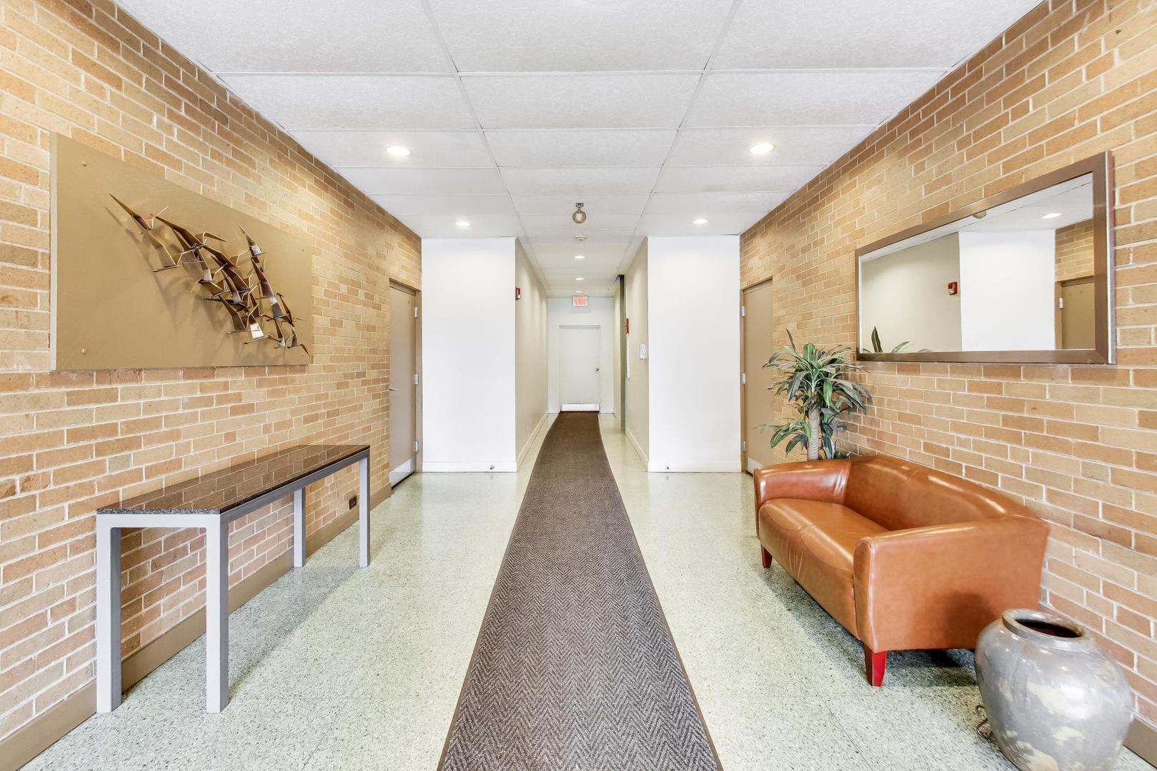 720 Oakton Street 3B