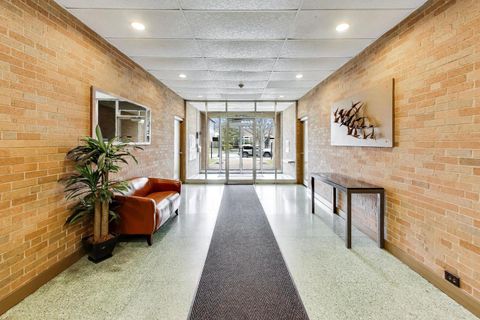 Tiny photo for 720 Oakton Street #3B, Evanston, IL 60202 (MLS # 12600787)