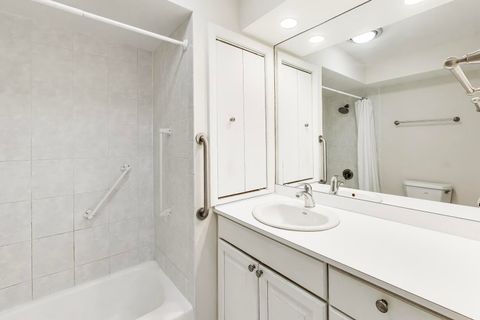Tiny photo for 720 Oakton Street #3B, Evanston, IL 60202 (MLS # 12600787)