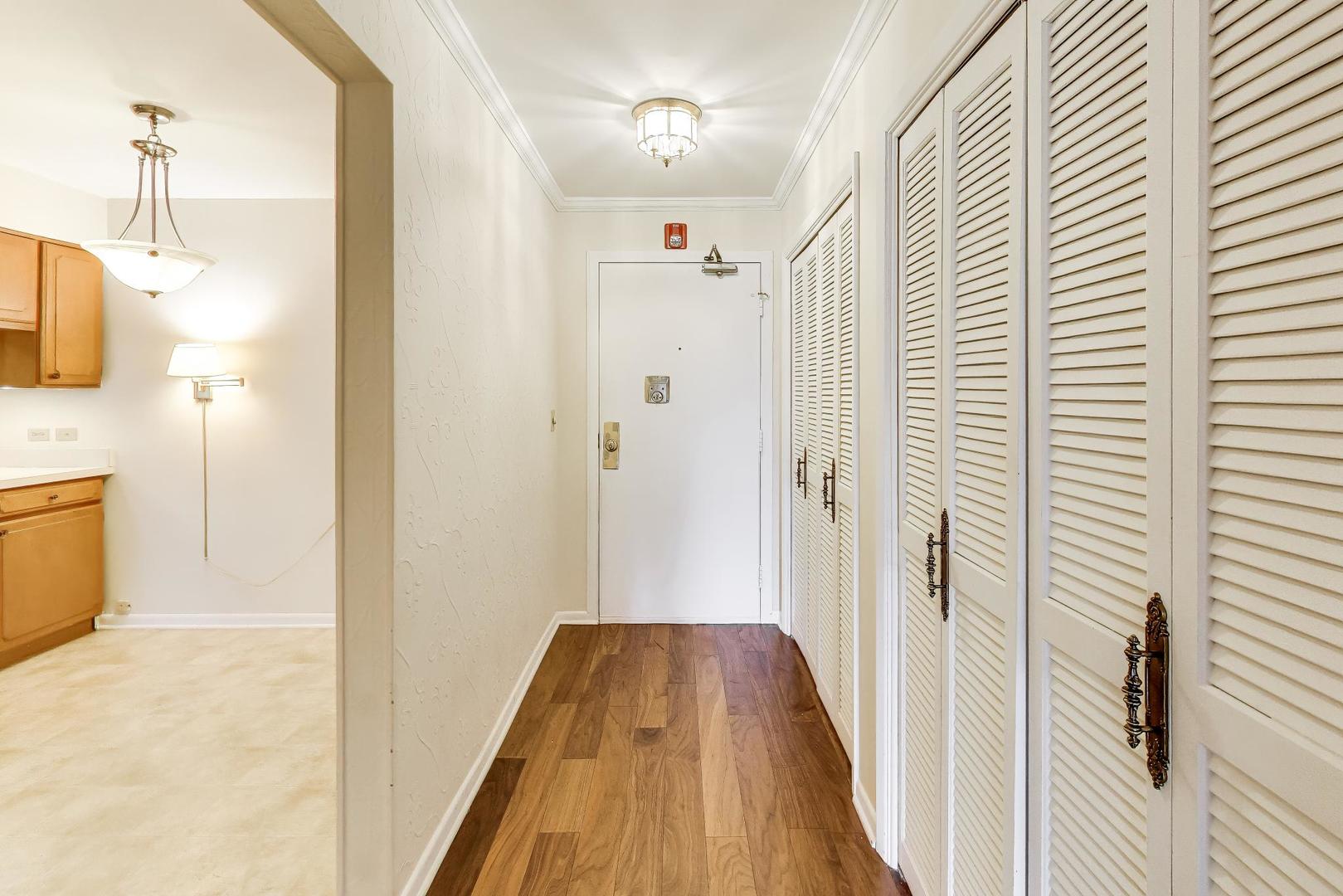 720 Oakton Street 3B