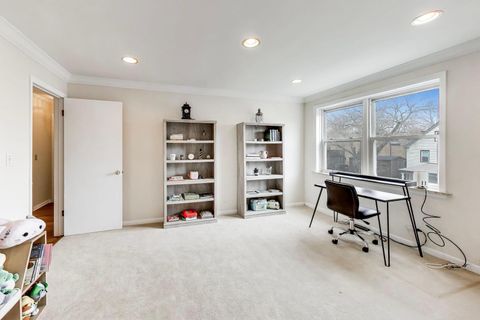 Tiny photo for 720 Oakton Street #3B, Evanston, IL 60202 (MLS # 12600787)