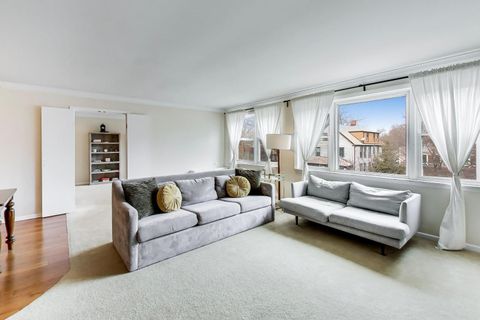 Tiny photo for 720 Oakton Street #3B, Evanston, IL 60202 (MLS # 12600787)