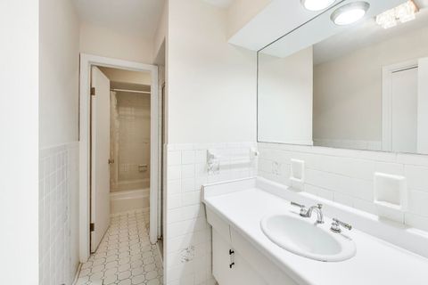 Tiny photo for 720 Oakton Street #3B, Evanston, IL 60202 (MLS # 12600787)