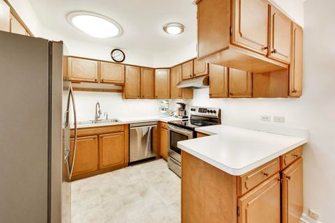 Tiny photo for 720 Oakton Street #3B, Evanston, IL 60202 (MLS # 12600787)