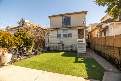 Tiny photo for 2832 N Tripp Avenue, Chicago, IL 60641 (MLS # 12581517)