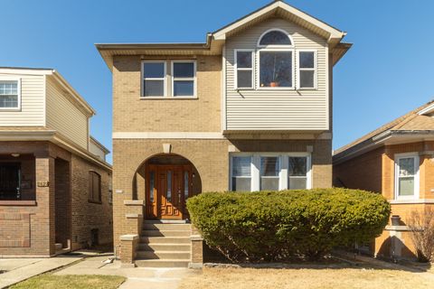 Tiny photo for 2832 N Tripp Avenue, Chicago, IL 60641 (MLS # 12581517)