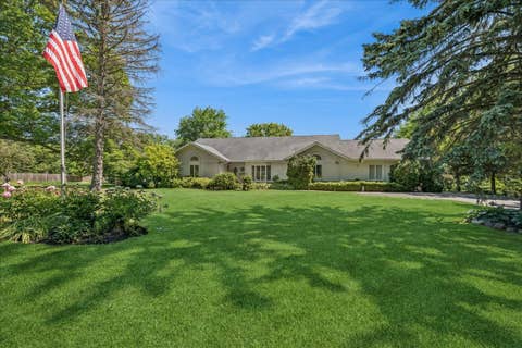 Photo of 5045 Grand Avenue, Gurnee, IL 60031 (MLS # 12655344)