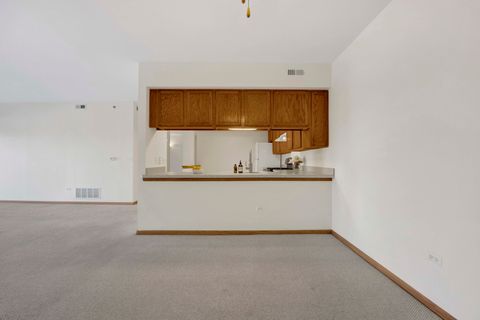 Tiny photo for 2260 S Grace Street #401, Lombard, IL 60148 (MLS # 12554933)