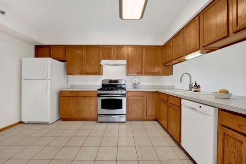 Tiny photo for 2260 S Grace Street #401, Lombard, IL 60148 (MLS # 12554933)