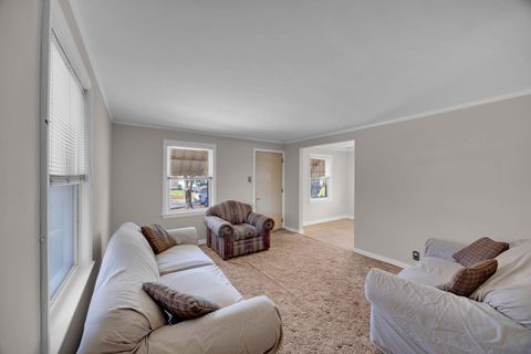 Tiny photo for 14237 S Greenbay Avenue, Burnham, IL 60633 (MLS # 12514384)