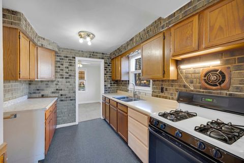 Tiny photo for 14237 S Greenbay Avenue, Burnham, IL 60633 (MLS # 12514384)