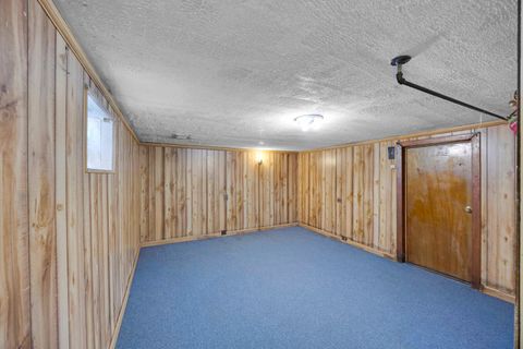 Tiny photo for 14237 S Greenbay Avenue, Burnham, IL 60633 (MLS # 12514384)