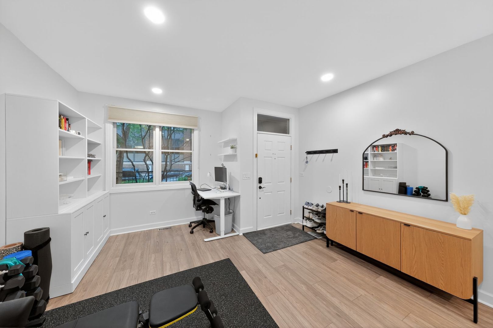 232 E CULLERTON Street