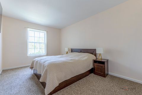 Tiny photo for 2 SANDHURST Road, Mundelein, IL 60060 (MLS # 12633710)