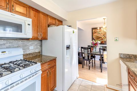 Tiny photo for 2 SANDHURST Road, Mundelein, IL 60060 (MLS # 12633710)