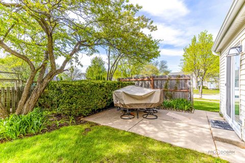 Tiny photo for 2 SANDHURST Road, Mundelein, IL 60060 (MLS # 12633710)