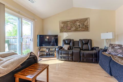 Tiny photo for 2 SANDHURST Road, Mundelein, IL 60060 (MLS # 12633710)