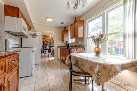 Tiny photo for 2 SANDHURST Road, Mundelein, IL 60060 (MLS # 12633710)