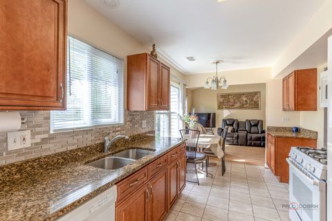 Tiny photo for 2 SANDHURST Road, Mundelein, IL 60060 (MLS # 12633710)