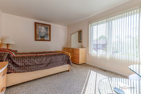 Tiny photo for 2 SANDHURST Road, Mundelein, IL 60060 (MLS # 12633710)