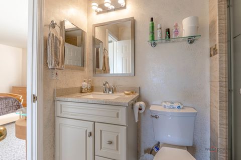 Tiny photo for 2 SANDHURST Road, Mundelein, IL 60060 (MLS # 12633710)