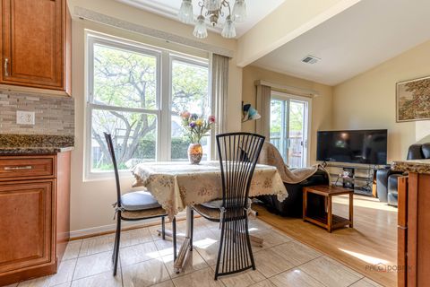 Tiny photo for 2 SANDHURST Road, Mundelein, IL 60060 (MLS # 12633710)