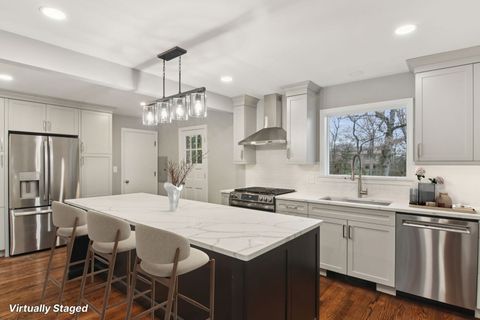 Tiny photo for 15105 W Rockland Road, Libertyville, IL 60048 (MLS # 12520239)