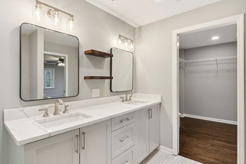 Tiny photo for 15105 W Rockland Road, Libertyville, IL 60048 (MLS # 12520239)