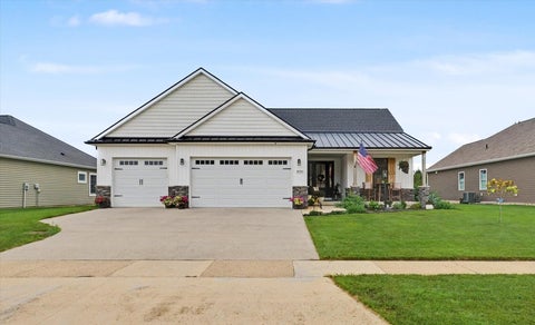Tiny photo for 4906 Chestnut Grove Drive, Champaign, IL 61822 (MLS # 12733656)