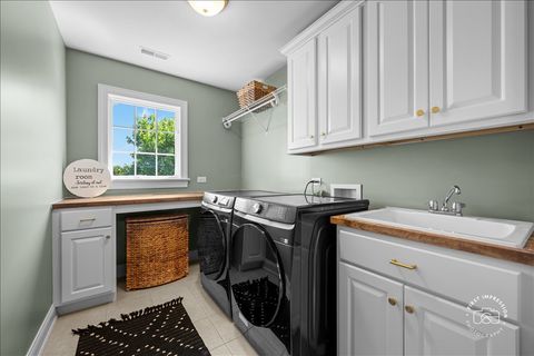 Tiny photo for 43W707 N Sunset Views Drive, St. Charles, IL 60175 (MLS # 12645484)