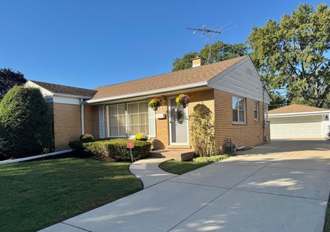 Tiny photo for 1440 S 4th Avenue, Des Plaines, IL 60018 (MLS # 12492149)