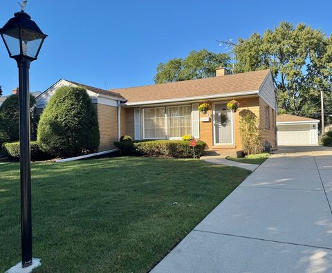Tiny photo for 1440 S 4th Avenue, Des Plaines, IL 60018 (MLS # 12492149)