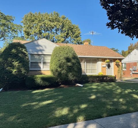 Tiny photo for 1440 S 4th Avenue, Des Plaines, IL 60018 (MLS # 12492149)