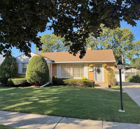 Photo of 1440 S 4th Avenue, Des Plaines, IL 60018 (MLS # 12492149)
