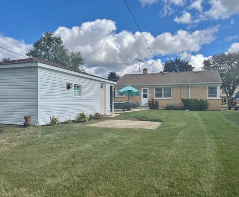 Tiny photo for 1440 S 4th Avenue, Des Plaines, IL 60018 (MLS # 12492149)