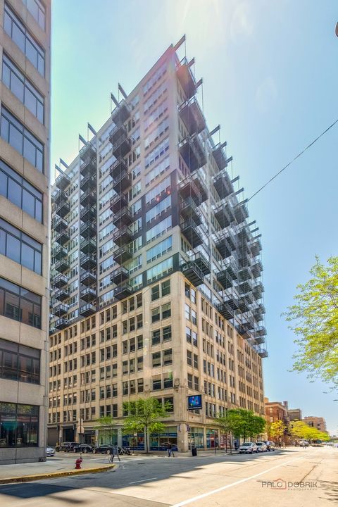 Photo of 565 W Quincy Street #1206, Chicago, IL 60661 (MLS # 12498410)