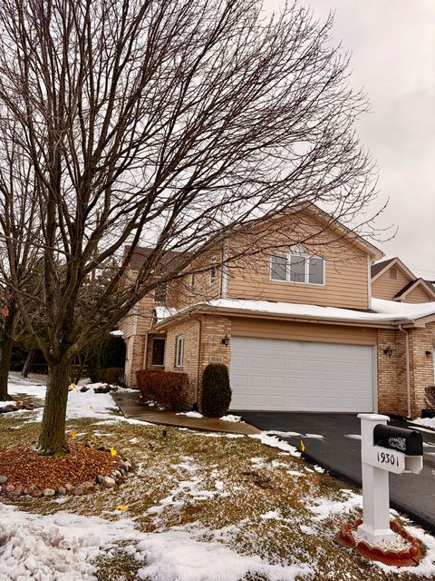 Photo of 19301 Enclave Lane, Tinley Park, IL 60487 (MLS # 12531103)