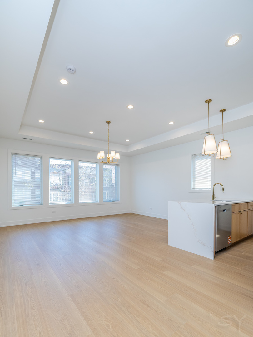 6044 S Eberhart Avenue