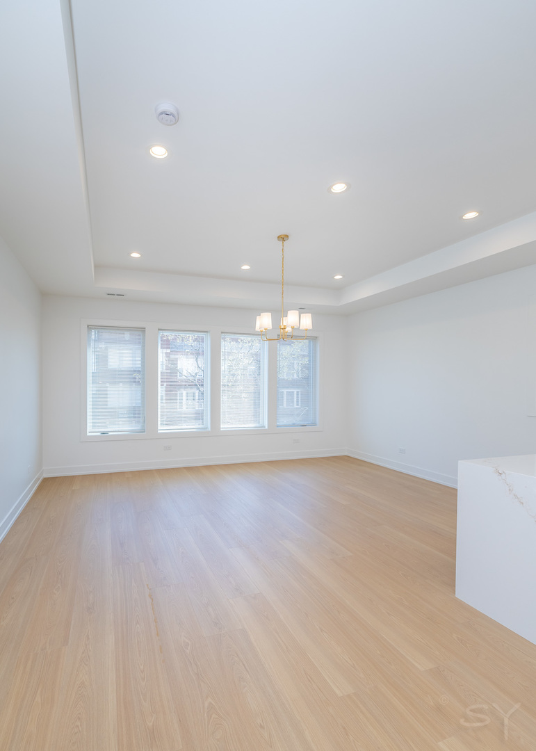 6044 S Eberhart Avenue